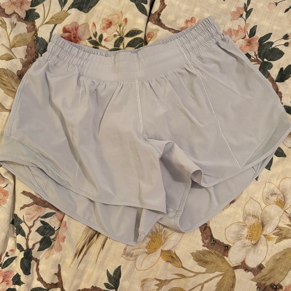 Hotty Hot Low-Rise Lined Short 4" Silver Lilac - Picture 4 of 8